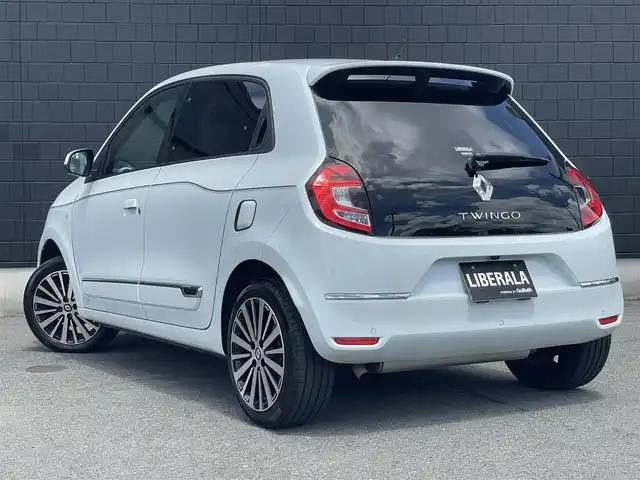 ルノー トゥインゴ インテンス 静岡県 2022(令4)年 2.1万km BLANC NACRE EDC/純正ディスプレイオーディオ/AppleCarPlay/androidauto/Bluetooth/USB/AM/FM/AUX/バックカメラ/レーンキープアシスト/クルーズコントロール/リアコーナーセンサー/ストップ＆ゴー/半革シート/シートヒーター/純正16インチAW/VELVA製ホイールタイヤ車載/ETC