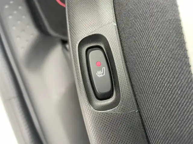 ルノー トゥインゴ インテンス 静岡県 2022(令4)年 2.1万km BLANC NACRE EDC/純正ディスプレイオーディオ/AppleCarPlay/androidauto/Bluetooth/USB/AM/FM/AUX/バックカメラ/レーンキープアシスト/クルーズコントロール/リアコーナーセンサー/ストップ＆ゴー/半革シート/シートヒーター/純正16インチAW/VELVA製ホイールタイヤ車載/ETC