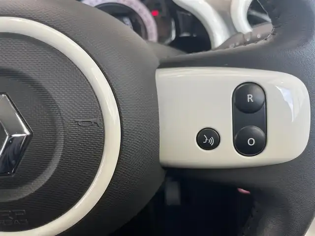 ルノー トゥインゴ インテンス 静岡県 2022(令4)年 2.1万km BLANC NACRE EDC/純正ディスプレイオーディオ/AppleCarPlay/androidauto/Bluetooth/USB/AM/FM/AUX/バックカメラ/レーンキープアシスト/クルーズコントロール/リアコーナーセンサー/ストップ＆ゴー/半革シート/シートヒーター/純正16インチAW/VELVA製ホイールタイヤ車載/ETC