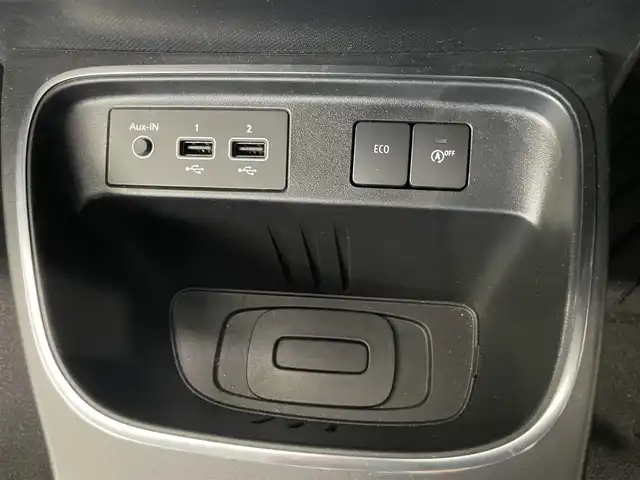 ルノー トゥインゴ インテンス 静岡県 2022(令4)年 2.1万km BLANC NACRE EDC/純正ディスプレイオーディオ/AppleCarPlay/androidauto/Bluetooth/USB/AM/FM/AUX/バックカメラ/レーンキープアシスト/クルーズコントロール/リアコーナーセンサー/ストップ＆ゴー/半革シート/シートヒーター/純正16インチAW/VELVA製ホイールタイヤ車載/ETC