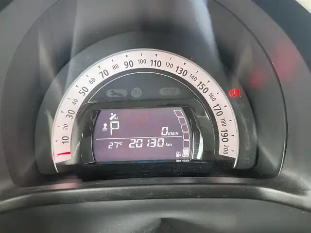 ルノー トゥインゴ インテンス 静岡県 2022(令4)年 2.1万km BLANC NACRE EDC/純正ディスプレイオーディオ/AppleCarPlay/androidauto/Bluetooth/USB/AM/FM/AUX/バックカメラ/レーンキープアシスト/クルーズコントロール/リアコーナーセンサー/ストップ＆ゴー/半革シート/シートヒーター/純正16インチAW/VELVA製ホイールタイヤ車載/ETC