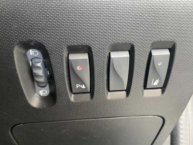 ルノー トゥインゴ インテンス 静岡県 2022(令4)年 2.1万km BLANC NACRE EDC/純正ディスプレイオーディオ/AppleCarPlay/androidauto/Bluetooth/USB/AM/FM/AUX/バックカメラ/レーンキープアシスト/クルーズコントロール/リアコーナーセンサー/ストップ＆ゴー/半革シート/シートヒーター/純正16インチAW/VELVA製ホイールタイヤ車載/ETC