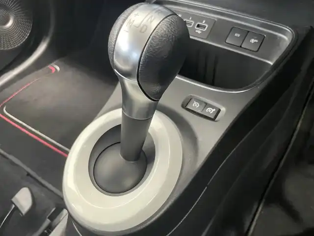 ルノー トゥインゴ インテンス 静岡県 2022(令4)年 2.1万km BLANC NACRE EDC/純正ディスプレイオーディオ/AppleCarPlay/androidauto/Bluetooth/USB/AM/FM/AUX/バックカメラ/レーンキープアシスト/クルーズコントロール/リアコーナーセンサー/ストップ＆ゴー/半革シート/シートヒーター/純正16インチAW/VELVA製ホイールタイヤ車載/ETC