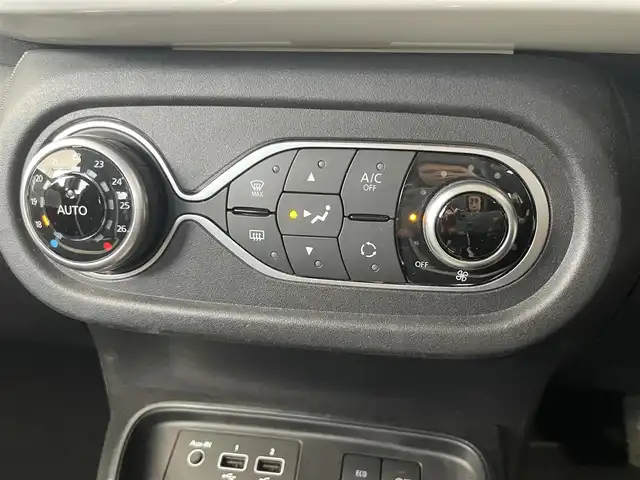 ルノー トゥインゴ インテンス 静岡県 2022(令4)年 2.1万km BLANC NACRE EDC/純正ディスプレイオーディオ/AppleCarPlay/androidauto/Bluetooth/USB/AM/FM/AUX/バックカメラ/レーンキープアシスト/クルーズコントロール/リアコーナーセンサー/ストップ＆ゴー/半革シート/シートヒーター/純正16インチAW/VELVA製ホイールタイヤ車載/ETC