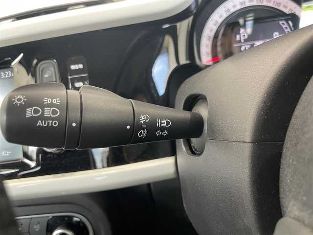 ルノー トゥインゴ インテンス 静岡県 2022(令4)年 2.1万km BLANC NACRE EDC/純正ディスプレイオーディオ/AppleCarPlay/androidauto/Bluetooth/USB/AM/FM/AUX/バックカメラ/レーンキープアシスト/クルーズコントロール/リアコーナーセンサー/ストップ＆ゴー/半革シート/シートヒーター/純正16インチAW/VELVA製ホイールタイヤ車載/ETC