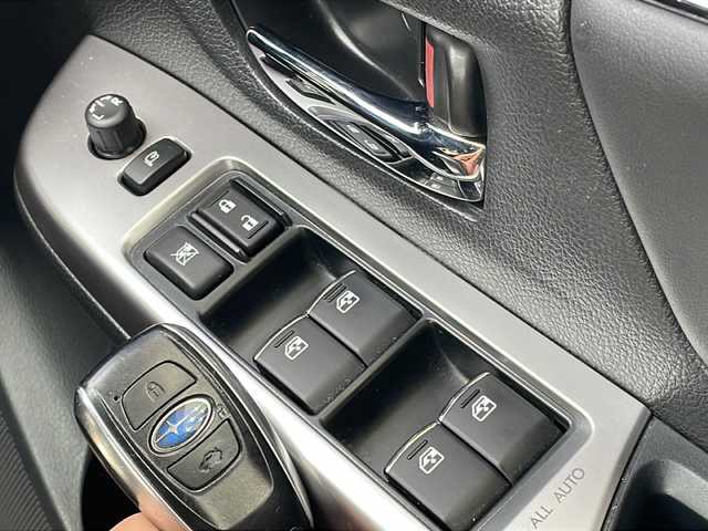 スバル レヴォーグ 1．6GT－S アイサイト 青森県 2015(平27)年 6.7万km クリスタルブラックシリカ 4WD/アドバンスドセイフティパッケージ/純正メモリナビ・フルセグTV/CD・DVD・Bluetooth・SD/バック・サイドカメラ/前席パワーシート/アイサイトver3/衝突軽減ブレーキ/追従クルーズコントロール/アクティブレーンキープ/ハイビームアシスト/リアビークルディテクション/前後ドライブレコーダー/パドルシフト/ビルトインETC/フロント・リアUSB電源/LEDヘッドライト/フォグランプ/社外17インチアルミ