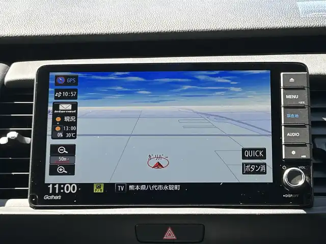 ホンダ フィット e:HEVリュクス 熊本県 2020(令2)年 11.3万km プラチナホワイトパール 純正ナビ/・AM/FM/CD/DVD/SD/AUX/iPod/USB/BT/・フルセグTV/バックカメラ/ホンダセンシング/・路外逸脱抑制機能/・踏み間違い衝突軽減システム/・衝突軽減ブレーキ/・パーキングセンサーシステム/・オートマチックハイビーム/・アダプティブクルーズコントロール/前後コーナーセンサー/革巻きステアリング/・ステアリングリモコン/レザーシート/・D/N席シートヒーター/オートライト/・LEDライト/・フォグランプ/電動格納ミラー/・ウィンカーミラー/純正ドライブレコーダー（前後）/ビルトインETC/電動サイドブレーキ/・ホールドボタン/トノカバー/純正フロアマット/純正アルミホイール/スマートキー/・スペアキー