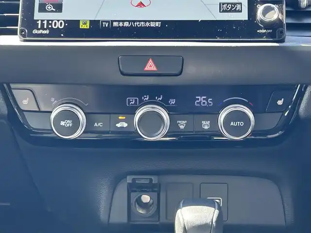 ホンダ フィット e:HEVリュクス 熊本県 2020(令2)年 11.3万km プラチナホワイトパール 純正ナビ/・AM/FM/CD/DVD/SD/AUX/iPod/USB/BT/・フルセグTV/バックカメラ/ホンダセンシング/・路外逸脱抑制機能/・踏み間違い衝突軽減システム/・衝突軽減ブレーキ/・パーキングセンサーシステム/・オートマチックハイビーム/・アダプティブクルーズコントロール/前後コーナーセンサー/革巻きステアリング/・ステアリングリモコン/レザーシート/・D/N席シートヒーター/オートライト/・LEDライト/・フォグランプ/電動格納ミラー/・ウィンカーミラー/純正ドライブレコーダー（前後）/ビルトインETC/電動サイドブレーキ/・ホールドボタン/トノカバー/純正フロアマット/純正アルミホイール/スマートキー/・スペアキー