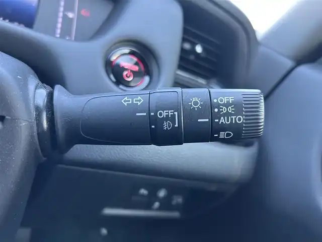 ホンダ フィット e:HEVリュクス 熊本県 2020(令2)年 11.3万km プラチナホワイトパール 純正ナビ/・AM/FM/CD/DVD/SD/AUX/iPod/USB/BT/・フルセグTV/バックカメラ/ホンダセンシング/・路外逸脱抑制機能/・踏み間違い衝突軽減システム/・衝突軽減ブレーキ/・パーキングセンサーシステム/・オートマチックハイビーム/・アダプティブクルーズコントロール/前後コーナーセンサー/革巻きステアリング/・ステアリングリモコン/レザーシート/・D/N席シートヒーター/オートライト/・LEDライト/・フォグランプ/電動格納ミラー/・ウィンカーミラー/純正ドライブレコーダー（前後）/ビルトインETC/電動サイドブレーキ/・ホールドボタン/トノカバー/純正フロアマット/純正アルミホイール/スマートキー/・スペアキー