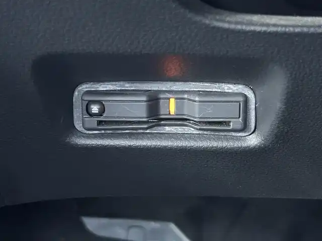 ホンダ フィット e:HEVリュクス 熊本県 2020(令2)年 11.3万km プラチナホワイトパール 純正ナビ/・AM/FM/CD/DVD/SD/AUX/iPod/USB/BT/・フルセグTV/バックカメラ/ホンダセンシング/・路外逸脱抑制機能/・踏み間違い衝突軽減システム/・衝突軽減ブレーキ/・パーキングセンサーシステム/・オートマチックハイビーム/・アダプティブクルーズコントロール/前後コーナーセンサー/革巻きステアリング/・ステアリングリモコン/レザーシート/・D/N席シートヒーター/オートライト/・LEDライト/・フォグランプ/電動格納ミラー/・ウィンカーミラー/純正ドライブレコーダー（前後）/ビルトインETC/電動サイドブレーキ/・ホールドボタン/トノカバー/純正フロアマット/純正アルミホイール/スマートキー/・スペアキー