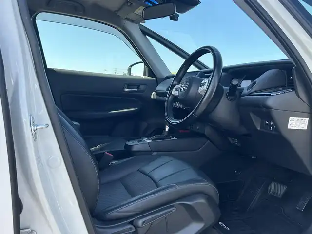 ホンダ フィット e:HEVリュクス 熊本県 2020(令2)年 11.3万km プラチナホワイトパール 純正ナビ/・AM/FM/CD/DVD/SD/AUX/iPod/USB/BT/・フルセグTV/バックカメラ/ホンダセンシング/・路外逸脱抑制機能/・踏み間違い衝突軽減システム/・衝突軽減ブレーキ/・パーキングセンサーシステム/・オートマチックハイビーム/・アダプティブクルーズコントロール/前後コーナーセンサー/革巻きステアリング/・ステアリングリモコン/レザーシート/・D/N席シートヒーター/オートライト/・LEDライト/・フォグランプ/電動格納ミラー/・ウィンカーミラー/純正ドライブレコーダー（前後）/ビルトインETC/電動サイドブレーキ/・ホールドボタン/トノカバー/純正フロアマット/純正アルミホイール/スマートキー/・スペアキー