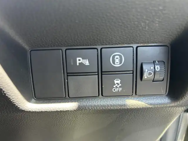 ホンダ フィット e:HEVリュクス 熊本県 2020(令2)年 11.3万km プラチナホワイトパール 純正ナビ/・AM/FM/CD/DVD/SD/AUX/iPod/USB/BT/・フルセグTV/バックカメラ/ホンダセンシング/・路外逸脱抑制機能/・踏み間違い衝突軽減システム/・衝突軽減ブレーキ/・パーキングセンサーシステム/・オートマチックハイビーム/・アダプティブクルーズコントロール/前後コーナーセンサー/革巻きステアリング/・ステアリングリモコン/レザーシート/・D/N席シートヒーター/オートライト/・LEDライト/・フォグランプ/電動格納ミラー/・ウィンカーミラー/純正ドライブレコーダー（前後）/ビルトインETC/電動サイドブレーキ/・ホールドボタン/トノカバー/純正フロアマット/純正アルミホイール/スマートキー/・スペアキー