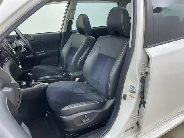 スバル エクシーガ エアブレイク 岡山県 2014(平26)年 6万km クリスタルホワイトP ガラスルーフ　/７Ｖ型ＳＤナビ(CN-R300WD)/【Bluetooth/フルセグ/CD/DVD　】　/バックカメラ　/4WD/レーダークルーズコントロール　/パドルシフト　　/ハーフレザーシート/衝突軽減ブレーキ/純正アルミホイール/HIDヘッドライト/フォグランプ/アイドリングストップ