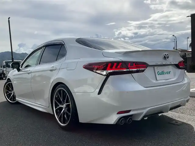 トヨタ カムリ WS 滋賀県 2018(平30)年 7.9万km プラチナホワイトパールマイカ 車検令和9年3月まで/WEDSマーベリック19インチアルミホイール/フルタップ車高調(BLITZ ZZ-R)/エイムゲイン純VIP SPORTフロントアンダースポイラー/社外テールランプ/純正LEDヘッドライト/・純正LEDフォグランプ/ハーフレザーシート/・運転席パワーシート/８インチ純正ナビゲーション/・フルセグTV/・CD/DVD/・Bluetooth/・USBコネクター/バックカメラ/ビルトインETC/ステアリングリモコン/・オーディオ操作/・クルーズコントロール/クリアランスソナー/スペアキー/取扱説明書
