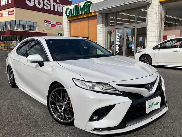 トヨタ カムリ WS 滋賀県 2018(平30)年 7.9万km プラチナホワイトパールマイカ 車検令和9年3月まで/WEDSマーベリック19インチアルミホイール/フルタップ車高調(BLITZ ZZ-R)/エイムゲイン純VIP SPORTフロントアンダースポイラー/社外テールランプ/純正LEDヘッドライト/・純正LEDフォグランプ/ハーフレザーシート/・運転席パワーシート/８インチ純正ナビゲーション/・フルセグTV/・CD/DVD/・Bluetooth/・USBコネクター/バックカメラ/ビルトインETC/ステアリングリモコン/・オーディオ操作/・クルーズコントロール/クリアランスソナー/スペアキー/取扱説明書