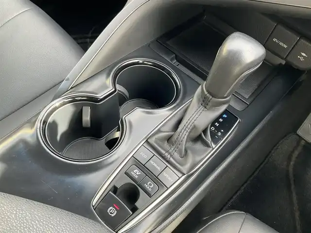 トヨタ カムリ WS 滋賀県 2018(平30)年 7.9万km プラチナホワイトパールマイカ 車検令和9年3月まで/WEDSマーベリック19インチアルミホイール/フルタップ車高調(BLITZ ZZ-R)/エイムゲイン純VIP SPORTフロントアンダースポイラー/社外テールランプ/純正LEDヘッドライト/・純正LEDフォグランプ/ハーフレザーシート/・運転席パワーシート/８インチ純正ナビゲーション/・フルセグTV/・CD/DVD/・Bluetooth/・USBコネクター/バックカメラ/ビルトインETC/ステアリングリモコン/・オーディオ操作/・クルーズコントロール/クリアランスソナー/スペアキー/取扱説明書