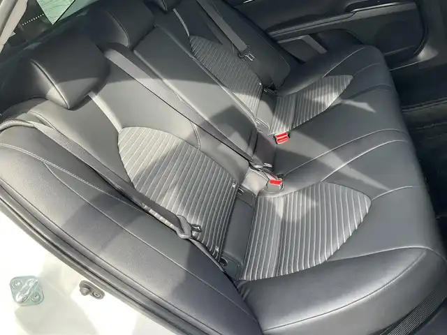 トヨタ カムリ WS 滋賀県 2018(平30)年 7.9万km プラチナホワイトパールマイカ 車検令和9年3月まで/WEDSマーベリック19インチアルミホイール/フルタップ車高調(BLITZ ZZ-R)/エイムゲイン純VIP SPORTフロントアンダースポイラー/社外テールランプ/純正LEDヘッドライト/・純正LEDフォグランプ/ハーフレザーシート/・運転席パワーシート/８インチ純正ナビゲーション/・フルセグTV/・CD/DVD/・Bluetooth/・USBコネクター/バックカメラ/ビルトインETC/ステアリングリモコン/・オーディオ操作/・クルーズコントロール/クリアランスソナー/スペアキー/取扱説明書
