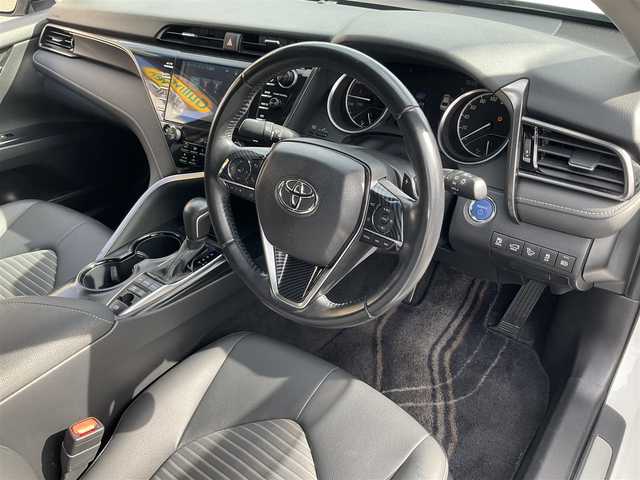 トヨタ カムリ WS 滋賀県 2018(平30)年 7.9万km プラチナホワイトパールマイカ 車検令和9年3月まで/WEDSマーベリック19インチアルミホイール/フルタップ車高調(BLITZ ZZ-R)/エイムゲイン純VIP SPORTフロントアンダースポイラー/社外テールランプ/純正LEDヘッドライト/・純正LEDフォグランプ/ハーフレザーシート/・運転席パワーシート/８インチ純正ナビゲーション/・フルセグTV/・CD/DVD/・Bluetooth/・USBコネクター/バックカメラ/ビルトインETC/ステアリングリモコン/・オーディオ操作/・クルーズコントロール/クリアランスソナー/スペアキー/取扱説明書