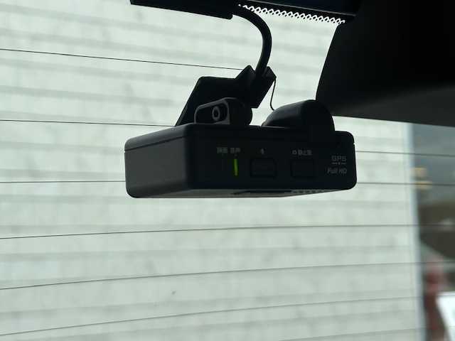 ホンダ フィット e:HEVホーム 大阪府 2020(令2)年 0.8万km ライトブルー ８インチナビ　/フルセグ　/バックカメラ　/ハーフレーザーシート　/レーダークルーズコントロール　/エアロ　/前後ドライブレコーダー　/ＥＴＣ　ＬＥＤヘッドライト　/スマートキー　/純正フロアーマット　/サイドバイザー