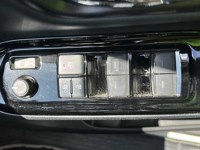トヨタ ヴォクシー ハイブリッド ZS 煌Ⅲ 岐阜県 2020(令2)年 12.3万km ホワイトパールクリスタルシャイン 登録時走行距離122721km/純正９型ナビ/Blue tooth/CD/DVD/SDミュージックサーバー可/フルセグテレビ/両側電動パワースライドドア　/フルエアロ/トヨタセーフティーセンス/ＬＥＤヘッドライト/オートマチックハイビーム/コーナーセンサー前後/レーンキープアシスト/ドライブレコーダー前方/ハーフレザーシート/3列シート/シートヒーター前席/純正フロアマット/スマートキー/スペアキー1本/ビルトインＥＴＣ/純正16アルミホイール/プッシュスタート/ドアバイザー/ウインカーミラー/背面テーブル