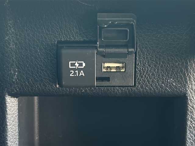 トヨタ ヴォクシー ハイブリッド ZS 煌Ⅲ 岐阜県 2020(令2)年 12.3万km ホワイトパールクリスタルシャイン 登録時走行距離122721km/純正９型ナビ/Blue tooth/CD/DVD/SDミュージックサーバー可/フルセグテレビ/両側電動パワースライドドア　/フルエアロ/トヨタセーフティーセンス/ＬＥＤヘッドライト/オートマチックハイビーム/コーナーセンサー前後/レーンキープアシスト/ドライブレコーダー前方/ハーフレザーシート/3列シート/シートヒーター前席/純正フロアマット/スマートキー/スペアキー1本/ビルトインＥＴＣ/純正16アルミホイール/プッシュスタート/ドアバイザー/ウインカーミラー/背面テーブル