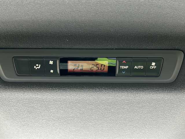 トヨタ ヴォクシー ハイブリッド ZS 煌Ⅲ 岐阜県 2020(令2)年 12.3万km ホワイトパールクリスタルシャイン 登録時走行距離122721km/純正９型ナビ/Blue tooth/CD/DVD/SDミュージックサーバー可/フルセグテレビ/両側電動パワースライドドア　/フルエアロ/トヨタセーフティーセンス/ＬＥＤヘッドライト/オートマチックハイビーム/コーナーセンサー前後/レーンキープアシスト/ドライブレコーダー前方/ハーフレザーシート/3列シート/シートヒーター前席/純正フロアマット/スマートキー/スペアキー1本/ビルトインＥＴＣ/純正16アルミホイール/プッシュスタート/ドアバイザー/ウインカーミラー/背面テーブル