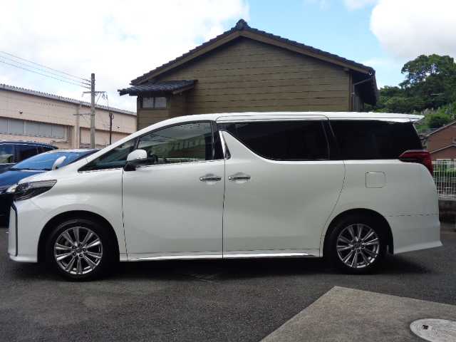 トヨタ アルファード S タイプゴールドⅢ 鹿児島県 2022(令4)年 4.4万km ホワイトパールクリスタルシャイン 純正リモコンエンジンスターター（ドアロック機能付）/9インチディスプレイオーディオ/（フルセグＴＶ．DVD.CD.Bluetooth.USBポート．ラジオ/12．1インチフリップダウンモニター（V12T-R68C)/AC100V電源/ツインサンルーフ /ビルトインETC2.0/ブラインドスポットモニター/クルーズコントロール/両側パワースライドドア/ユピテル前後ドラレコ（DRY-TW7550d)/2列目シートオットマン付/専用ハーフレザーシート/電動パーキング（ホールド機能付）/革巻きステアリグ/リモコンキー3個（エンジンスタター含み）/LEDライト．フォグランプ/取扱説明書．メンテナンスノート．ドラレコ．ETC. エンジンスタター取説有り