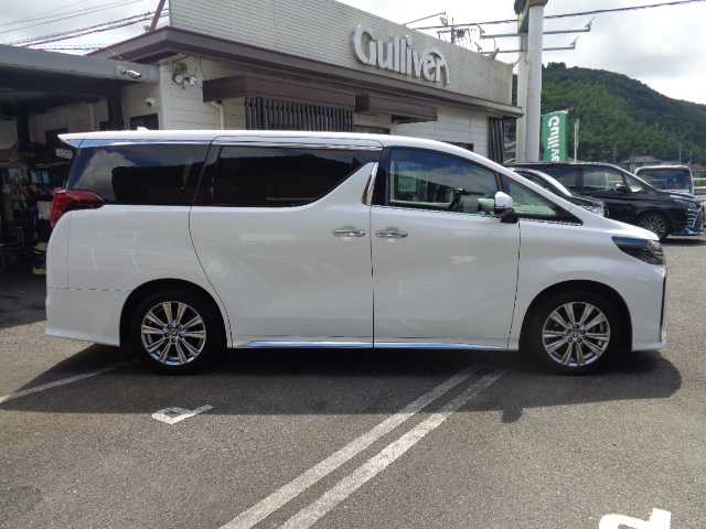 トヨタ アルファード S タイプゴールドⅢ 鹿児島県 2022(令4)年 4.4万km ホワイトパールクリスタルシャイン 純正リモコンエンジンスターター（ドアロック機能付）/9インチディスプレイオーディオ/（フルセグＴＶ．DVD.CD.Bluetooth.USBポート．ラジオ/12．1インチフリップダウンモニター（V12T-R68C)/AC100V電源/ツインサンルーフ /ビルトインETC2.0/ブラインドスポットモニター/クルーズコントロール/両側パワースライドドア/ユピテル前後ドラレコ（DRY-TW7550d)/2列目シートオットマン付/専用ハーフレザーシート/電動パーキング（ホールド機能付）/革巻きステアリグ/リモコンキー3個（エンジンスタター含み）/LEDライト．フォグランプ/取扱説明書．メンテナンスノート．ドラレコ．ETC. エンジンスタター取説有り