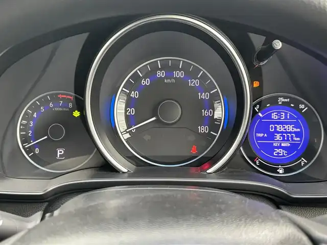 ホンダ フィット 15X 宮城県 2015(平27)年 7.9万km クリスタルブラックパール 登録時走行距離78286ｋｍ/純正7インチワイドナビ　/AM・FM・ワンセグTV・Bluetooth・CD・HDMI/ETC/バックカメラ/ドライブレコーダー（前後）/純正フロアマット/盗難防止装置/スペアキー/スマートキー/プッシュスタート/ウインカーミラー/シートカバー（全席）/電動格納ミラー/ヘッドライトイベライザー/ECONモード