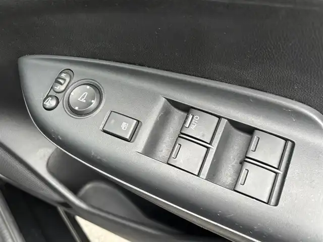 ホンダ フィット 15X 宮城県 2015(平27)年 7.9万km クリスタルブラックパール 登録時走行距離78286ｋｍ/純正7インチワイドナビ　/AM・FM・ワンセグTV・Bluetooth・CD・HDMI/ETC/バックカメラ/ドライブレコーダー（前後）/純正フロアマット/盗難防止装置/スペアキー/スマートキー/プッシュスタート/ウインカーミラー/シートカバー（全席）/電動格納ミラー/ヘッドライトイベライザー/ECONモード