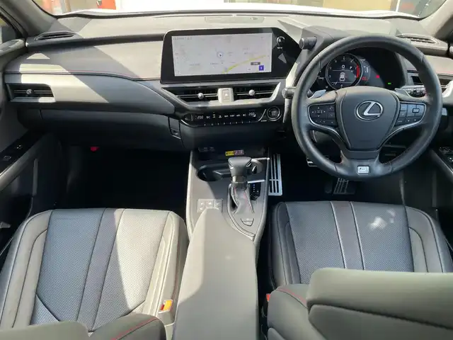 レクサス ＵＸ 200 Fスポーツ 新潟県 2022(令4)年 1.6万km ホワイトノーヴァガラスフレーク TRDフルエアロ/TRDマフラー/ワンオーナー/サンルーフ/メモリナビ/アラウンドビューモニター/運転席助手席シートヒーター、クーラー/運転席シートメモリー/ステアリングヒーター/置くだけ充電/ブレーキホールド/電動リアゲート/アイドリングストップ/ウィンカーミラー/クルーズコントロール/プッシュスタート/ETC２．０/純正フロアマット/スペアキー1個/カードキー1個