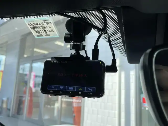 レクサス ＵＸ 200 Fスポーツ 新潟県 2022(令4)年 1.6万km ホワイトノーヴァガラスフレーク TRDフルエアロ/TRDマフラー/ワンオーナー/サンルーフ/メモリナビ/アラウンドビューモニター/運転席助手席シートヒーター、クーラー/運転席シートメモリー/ステアリングヒーター/置くだけ充電/ブレーキホールド/電動リアゲート/アイドリングストップ/ウィンカーミラー/クルーズコントロール/プッシュスタート/ETC２．０/純正フロアマット/スペアキー1個/カードキー1個