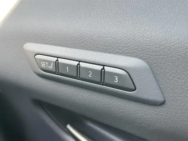 レクサス ＵＸ 200 Fスポーツ 新潟県 2022(令4)年 1.6万km ホワイトノーヴァガラスフレーク TRDフルエアロ/TRDマフラー/ワンオーナー/サンルーフ/メモリナビ/アラウンドビューモニター/運転席助手席シートヒーター、クーラー/運転席シートメモリー/ステアリングヒーター/置くだけ充電/ブレーキホールド/電動リアゲート/アイドリングストップ/ウィンカーミラー/クルーズコントロール/プッシュスタート/ETC２．０/純正フロアマット/スペアキー1個/カードキー1個