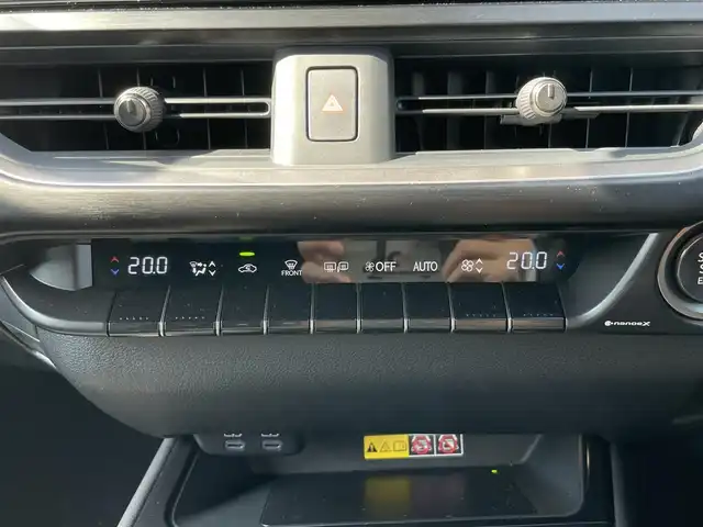 レクサス ＵＸ 200 Fスポーツ 新潟県 2022(令4)年 1.6万km ホワイトノーヴァガラスフレーク TRDフルエアロ/TRDマフラー/ワンオーナー/サンルーフ/メモリナビ/アラウンドビューモニター/運転席助手席シートヒーター、クーラー/運転席シートメモリー/ステアリングヒーター/置くだけ充電/ブレーキホールド/電動リアゲート/アイドリングストップ/ウィンカーミラー/クルーズコントロール/プッシュスタート/ETC２．０/純正フロアマット/スペアキー1個/カードキー1個