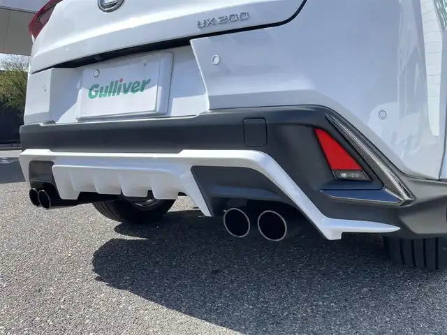 レクサス ＵＸ 200 Fスポーツ 新潟県 2022(令4)年 1.6万km ホワイトノーヴァガラスフレーク TRDフルエアロ/TRDマフラー/ワンオーナー/サンルーフ/メモリナビ/アラウンドビューモニター/運転席助手席シートヒーター、クーラー/運転席シートメモリー/ステアリングヒーター/置くだけ充電/ブレーキホールド/電動リアゲート/アイドリングストップ/ウィンカーミラー/クルーズコントロール/プッシュスタート/ETC２．０/純正フロアマット/スペアキー1個/カードキー1個