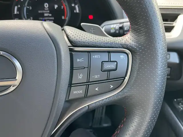 レクサス ＵＸ 200 Fスポーツ 新潟県 2022(令4)年 1.6万km ホワイトノーヴァガラスフレーク TRDフルエアロ/TRDマフラー/ワンオーナー/サンルーフ/メモリナビ/アラウンドビューモニター/運転席助手席シートヒーター、クーラー/運転席シートメモリー/ステアリングヒーター/置くだけ充電/ブレーキホールド/電動リアゲート/アイドリングストップ/ウィンカーミラー/クルーズコントロール/プッシュスタート/ETC２．０/純正フロアマット/スペアキー1個/カードキー1個