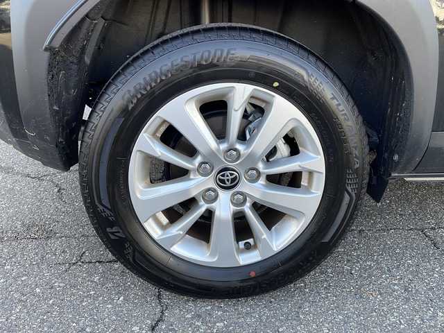 トヨタ ヤリスクロス G 福井県 2025(令7)年 0.2万km ブラックマイカ ワンオーナー/純正メモリナビゲーション/（Bluetooth）/フルセグテレビ/パノラミックビューモニター/アダプティブクルーズコントロール/プリクラッシュセーフティ/レーンキープアシスト/ブラインドスポットモニター/クリアランスソナー/LEDヘッドライト/オートライト/オートハイビーム/ETC(ビルトイン)/オートリトラミラー/純正16インチアルミホイール/タイプCポート/ステアリングリモコン/スマートキー/プッシュスタート/保証書/取扱説明書