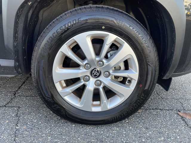 トヨタ ヤリスクロス G 福井県 2025(令7)年 0.2万km ブラックマイカ ワンオーナー/純正メモリナビゲーション/（Bluetooth）/フルセグテレビ/パノラミックビューモニター/アダプティブクルーズコントロール/プリクラッシュセーフティ/レーンキープアシスト/ブラインドスポットモニター/クリアランスソナー/LEDヘッドライト/オートライト/オートハイビーム/ETC(ビルトイン)/オートリトラミラー/純正16インチアルミホイール/タイプCポート/ステアリングリモコン/スマートキー/プッシュスタート/保証書/取扱説明書