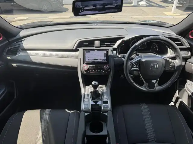 ホンダ シビック ハッチバック ホンダセンシング 三重県 2019(令1)年 5.2万km クリスタルブラックパール ホンダセンシング /アイドリングストップ/GAB 18インチアルミホイール/社外デジタルインナーミラー /KENWOOD メモリナビ・地デジTV/・DVD/CD/・Bluetooth/バックカメラ/レーダークルーズコントロール/車線維持支援システム/前席シートヒーター /ビルトインETC/LEDヘッドランプ/・オートライト/オートハイビーム/LEDフォグライト/プッシュエンジンスタート/スマートキー×2/新車時保証書/取扱説明書