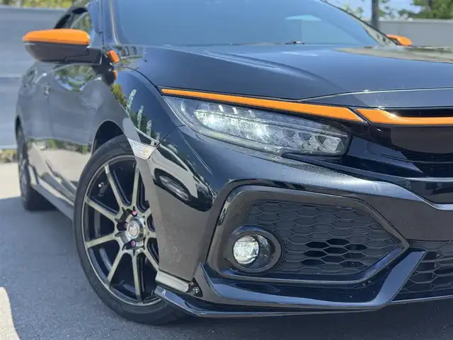 ホンダ シビック ハッチバック ホンダセンシング 三重県 2019(令1)年 5.2万km クリスタルブラックパール ホンダセンシング /アイドリングストップ/GAB 18インチアルミホイール/社外デジタルインナーミラー /KENWOOD メモリナビ・地デジTV/・DVD/CD/・Bluetooth/バックカメラ/レーダークルーズコントロール/車線維持支援システム/前席シートヒーター /ビルトインETC/LEDヘッドランプ/・オートライト/オートハイビーム/LEDフォグライト/プッシュエンジンスタート/スマートキー×2/新車時保証書/取扱説明書