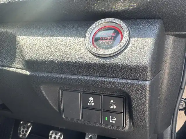 ホンダ シビック ハッチバック ホンダセンシング 三重県 2019(令1)年 5.2万km クリスタルブラックパール ホンダセンシング /アイドリングストップ/GAB 18インチアルミホイール/社外デジタルインナーミラー /KENWOOD メモリナビ・地デジTV/・DVD/CD/・Bluetooth/バックカメラ/レーダークルーズコントロール/車線維持支援システム/前席シートヒーター /ビルトインETC/LEDヘッドランプ/・オートライト/オートハイビーム/LEDフォグライト/プッシュエンジンスタート/スマートキー×2/新車時保証書/取扱説明書