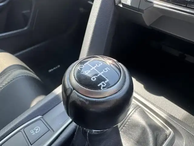 ホンダ シビック ハッチバック ホンダセンシング 三重県 2019(令1)年 5.2万km クリスタルブラックパール ホンダセンシング /アイドリングストップ/GAB 18インチアルミホイール/社外デジタルインナーミラー /KENWOOD メモリナビ・地デジTV/・DVD/CD/・Bluetooth/バックカメラ/レーダークルーズコントロール/車線維持支援システム/前席シートヒーター /ビルトインETC/LEDヘッドランプ/・オートライト/オートハイビーム/LEDフォグライト/プッシュエンジンスタート/スマートキー×2/新車時保証書/取扱説明書