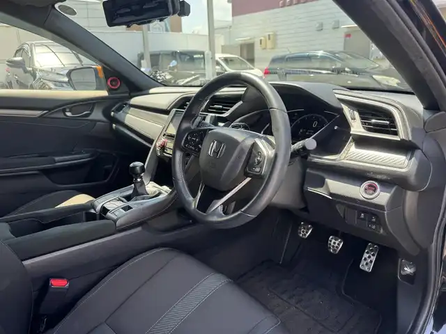 ホンダ シビック ハッチバック ホンダセンシング 三重県 2019(令1)年 5.2万km クリスタルブラックパール ホンダセンシング /アイドリングストップ/GAB 18インチアルミホイール/社外デジタルインナーミラー /KENWOOD メモリナビ・地デジTV/・DVD/CD/・Bluetooth/バックカメラ/レーダークルーズコントロール/車線維持支援システム/前席シートヒーター /ビルトインETC/LEDヘッドランプ/・オートライト/オートハイビーム/LEDフォグライト/プッシュエンジンスタート/スマートキー×2/新車時保証書/取扱説明書