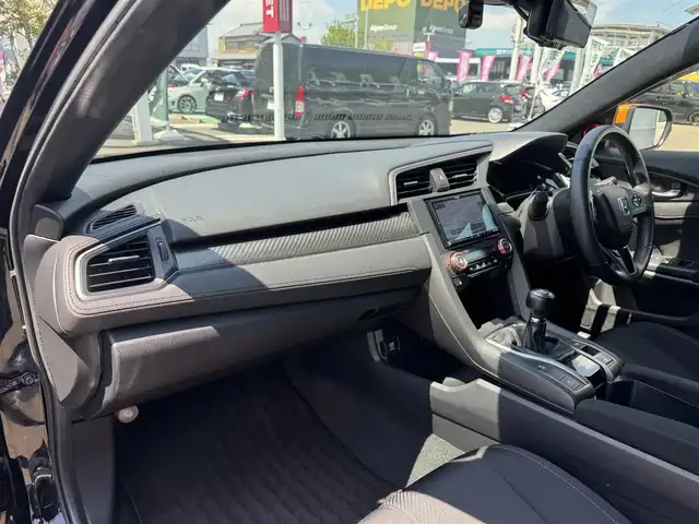 ホンダ シビック ハッチバック ホンダセンシング 三重県 2019(令1)年 5.2万km クリスタルブラックパール ホンダセンシング /アイドリングストップ/GAB 18インチアルミホイール/社外デジタルインナーミラー /KENWOOD メモリナビ・地デジTV/・DVD/CD/・Bluetooth/バックカメラ/レーダークルーズコントロール/車線維持支援システム/前席シートヒーター /ビルトインETC/LEDヘッドランプ/・オートライト/オートハイビーム/LEDフォグライト/プッシュエンジンスタート/スマートキー×2/新車時保証書/取扱説明書