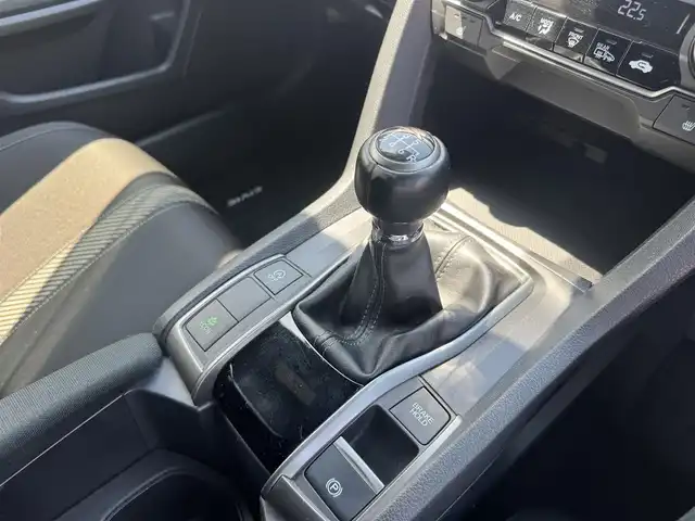 ホンダ シビック ハッチバック ホンダセンシング 三重県 2019(令1)年 5.2万km クリスタルブラックパール ホンダセンシング /アイドリングストップ/GAB 18インチアルミホイール/社外デジタルインナーミラー /KENWOOD メモリナビ・地デジTV/・DVD/CD/・Bluetooth/バックカメラ/レーダークルーズコントロール/車線維持支援システム/前席シートヒーター /ビルトインETC/LEDヘッドランプ/・オートライト/オートハイビーム/LEDフォグライト/プッシュエンジンスタート/スマートキー×2/新車時保証書/取扱説明書