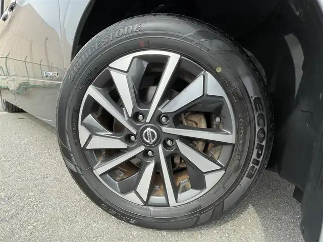日産 セレナ e－パワー ハイウェイスター V 東京都 2022(令4)年 3.7万km ダークメタルグレー 純正ナビ/アラウンドビューモニター/エマージェンシーブレーキ/車線逸脱警報/ソナー/プロパイロット/ハンズフリーオートスライドドア/シートヒーター/ＥＴＣ/ドライブレコーダー/ステアリングスイッチ