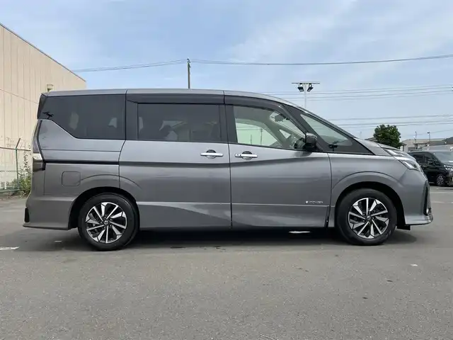 日産 セレナ e－パワー ハイウェイスター V 東京都 2022(令4)年 3.7万km ダークメタルグレー 純正ナビ/アラウンドビューモニター/エマージェンシーブレーキ/車線逸脱警報/ソナー/プロパイロット/ハンズフリーオートスライドドア/シートヒーター/ＥＴＣ/ドライブレコーダー/ステアリングスイッチ