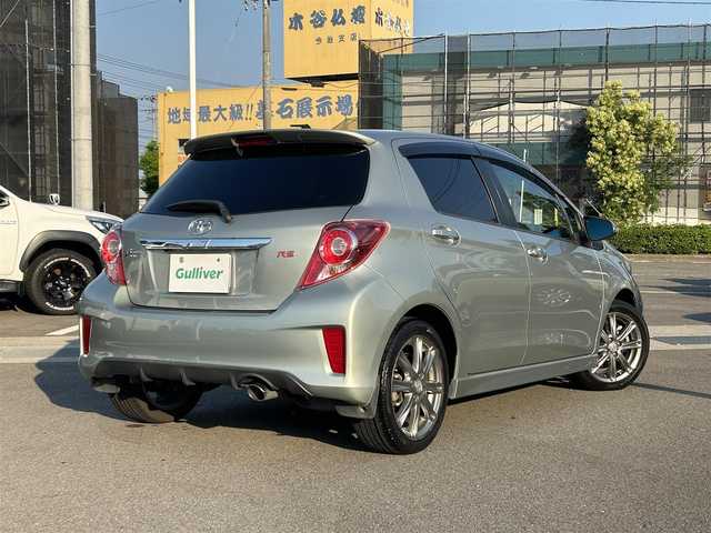 トヨタ ヴィッツ RS Cパッケージ 愛媛県 2013(平25)年 6.6万km ジンバックメタリック 禁煙車/ＥＴＣ/ディーラーＯＰ純正ナビ/BT/CD/DVD/フルセグ/AM・FM/フォグランプ/純正フロアマット/バックカメラ/純正アルミホイール/サーキュレーター/全席シートカバー/