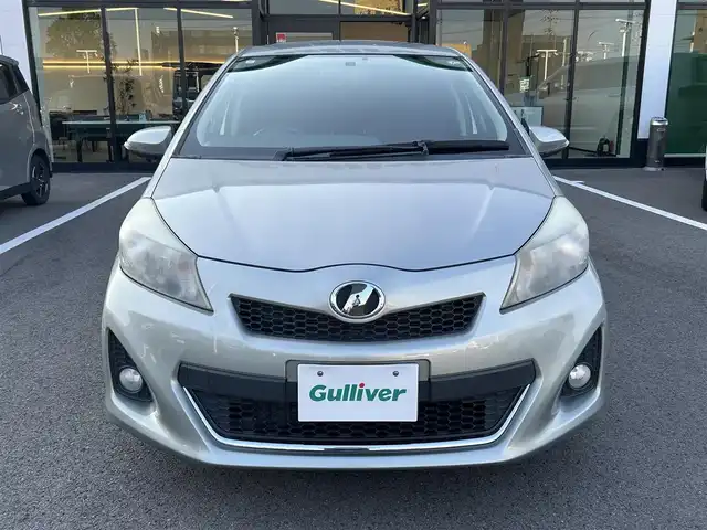 トヨタ ヴィッツ RS Cパッケージ 愛媛県 2013(平25)年 6.6万km ジンバックメタリック 禁煙車/ＥＴＣ/ディーラーＯＰ純正ナビ/BT/CD/DVD/フルセグ/AM・FM/フォグランプ/純正フロアマット/バックカメラ/純正アルミホイール/サーキュレーター/全席シートカバー/