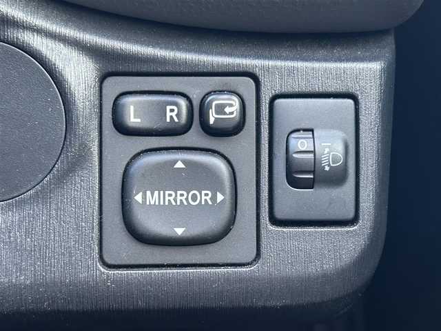 トヨタ ヴィッツ RS Cパッケージ 愛媛県 2013(平25)年 6.6万km ジンバックメタリック 禁煙車/ＥＴＣ/ディーラーＯＰ純正ナビ/BT/CD/DVD/フルセグ/AM・FM/フォグランプ/純正フロアマット/バックカメラ/純正アルミホイール/サーキュレーター/全席シートカバー/
